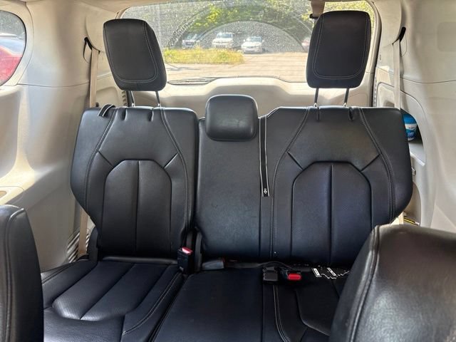 Used 2022 Chrysler Pacifica Touring-L FWD image 18