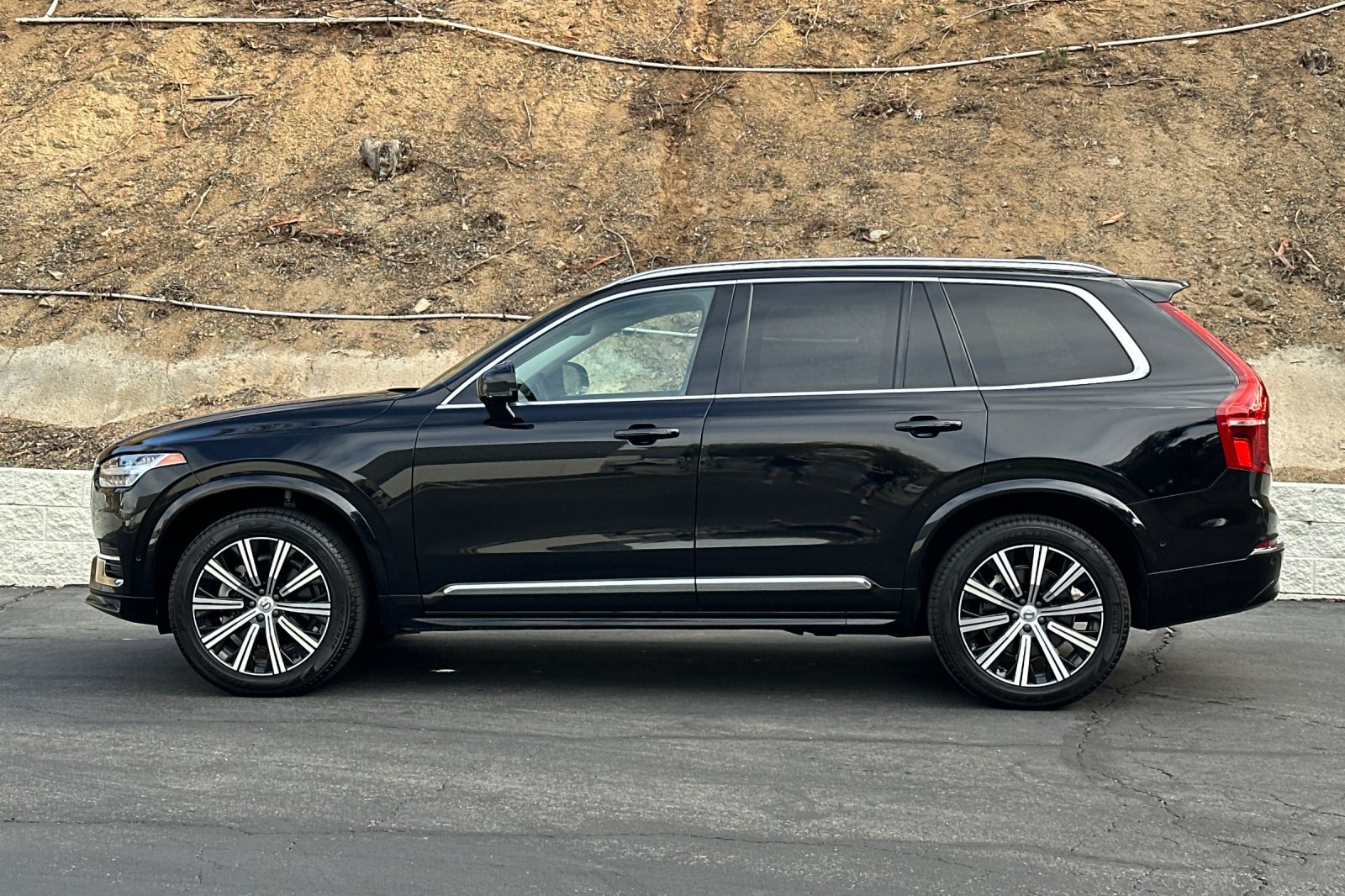 Certified 2025 Volvo XC90 B6 Plus AWD/4WD image 8