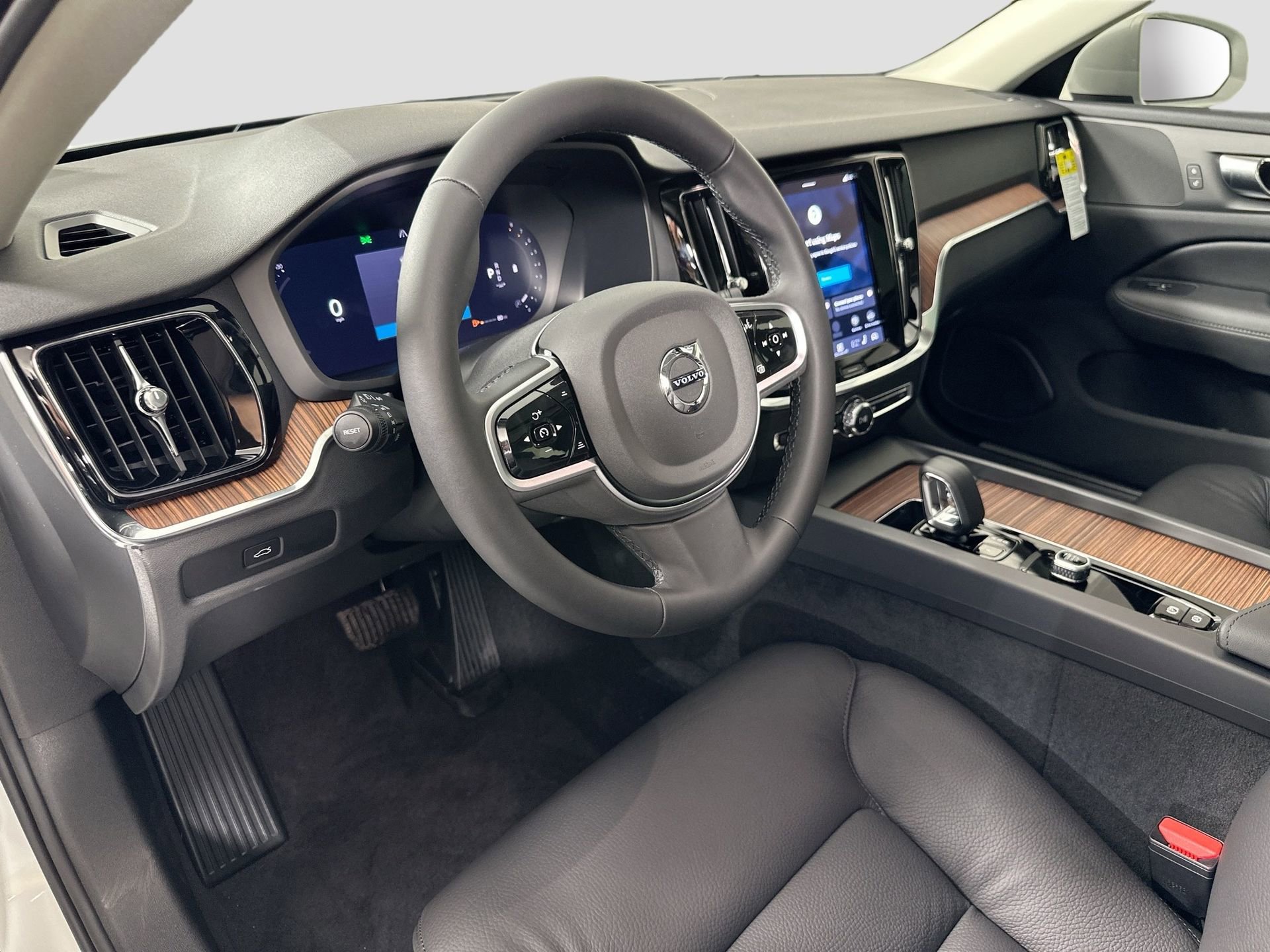 New 2026 Volvo V60 B5 Cross Country Plus w/ Protection Package Premier AWD/4WD image 9