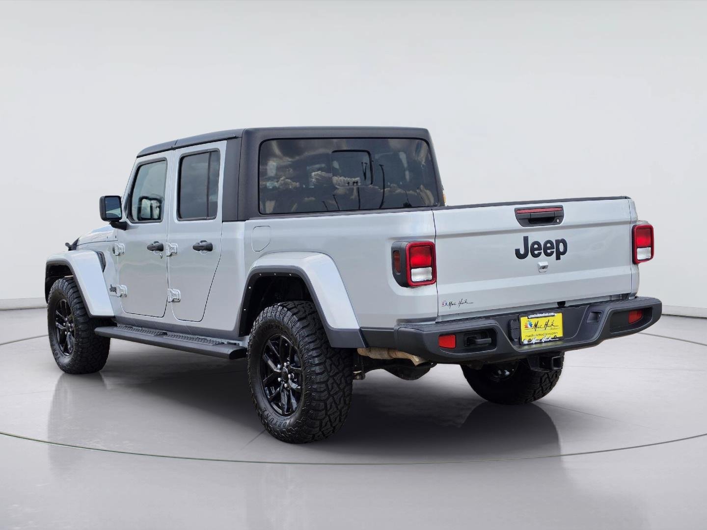 Used 2023 Jeep Gladiator Sport AWD/4WD image 3