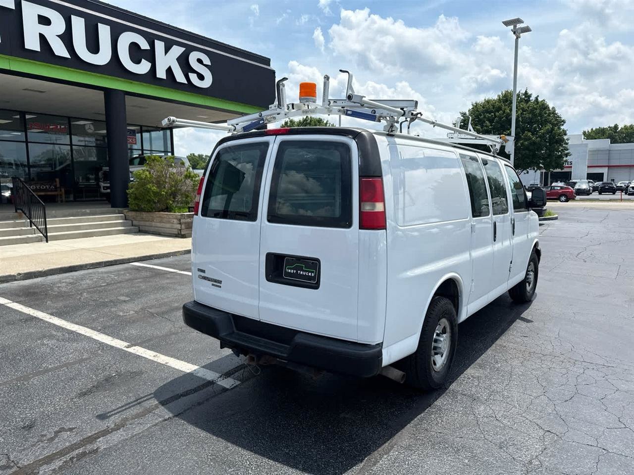 Used 2011 Chevrolet Express 2500 RWD image 8