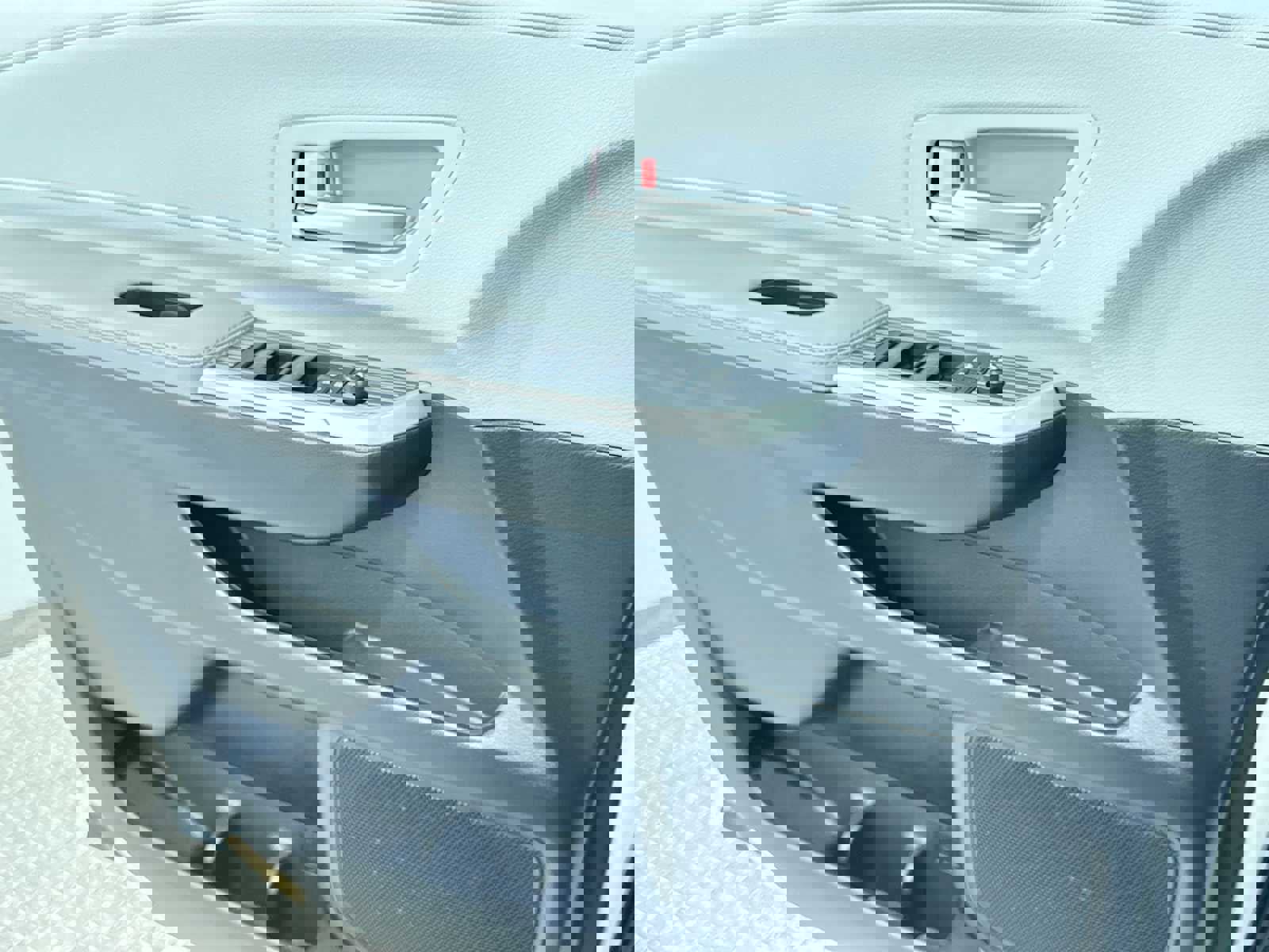 Used 2025 Toyota Sienna XLE w/ XLE Plus Package image 30