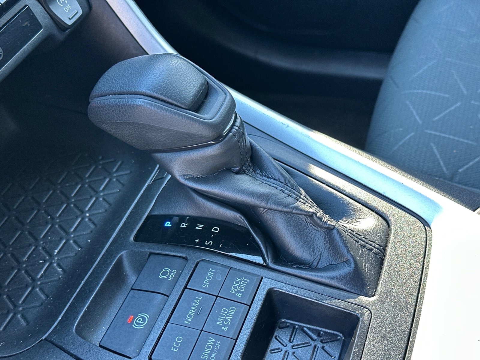 Used 2023 Toyota RAV4 XLE image 33