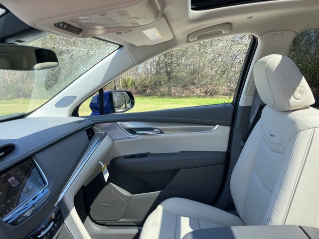 New 2025 Cadillac XT5 Premium Luxury w/ LPO, Floor Liner Package image 17