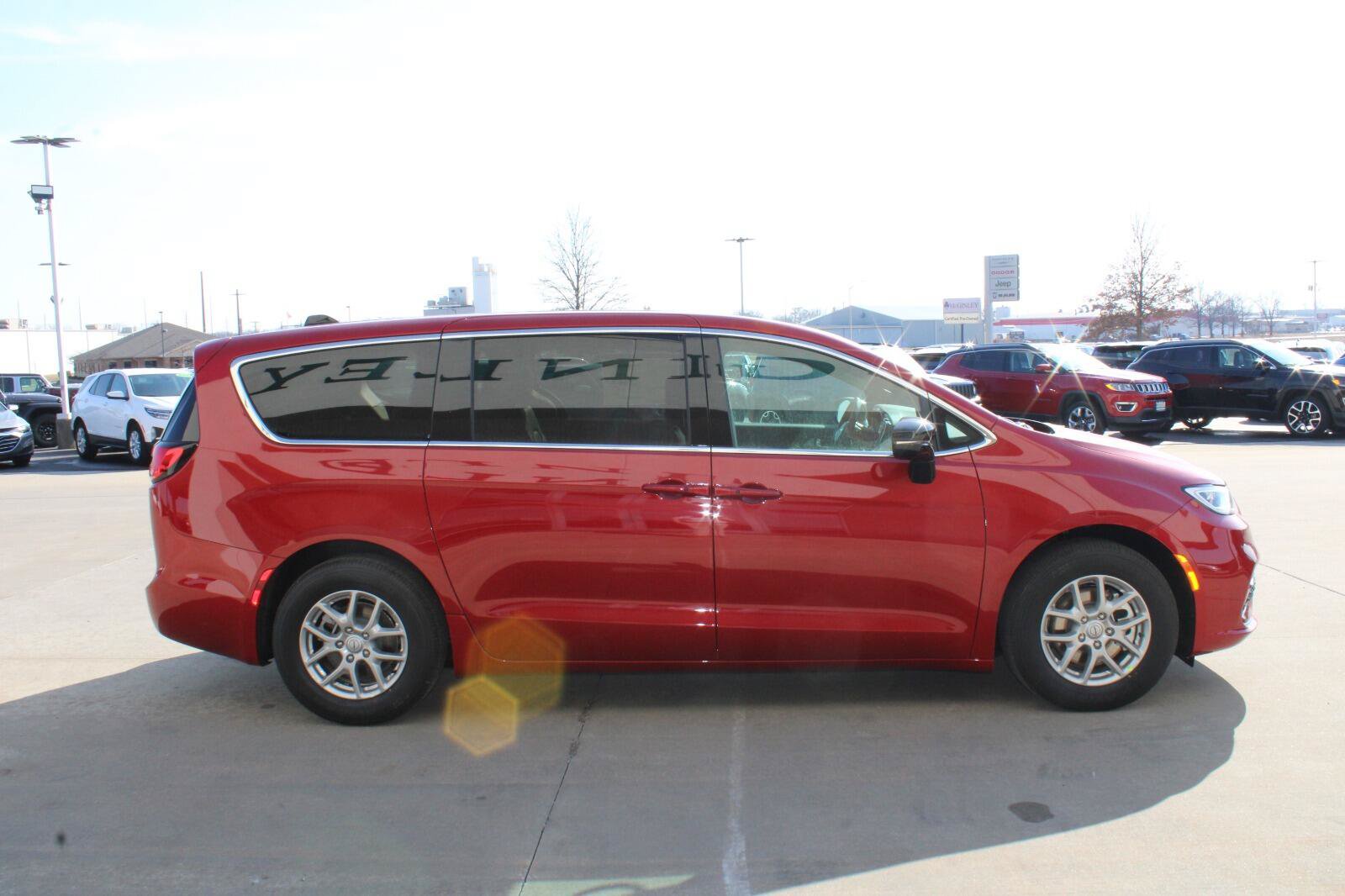 New 2026 Chrysler Pacifica Select FWD image 6