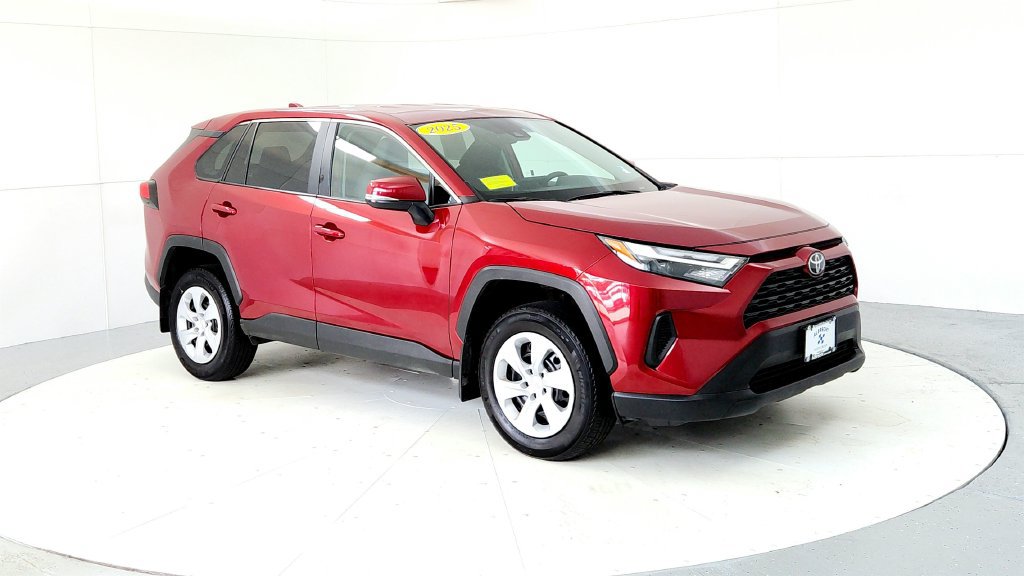 Used 2025 Toyota RAV4 LE AWD/4WD image 7