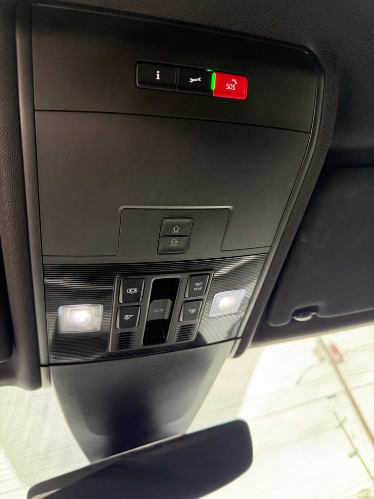 Used 2020 Volkswagen Atlas Cross Sport SEL Premium image 17