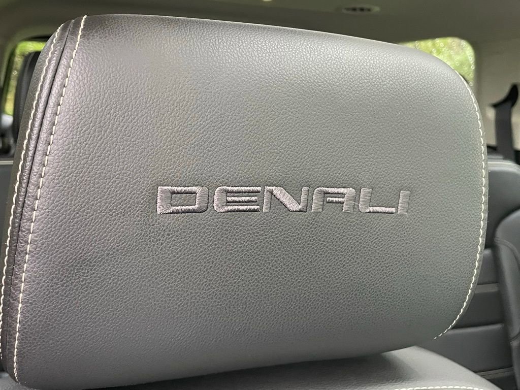 Certified 2023 GMC Acadia Denali w/ Denali Ultimate Package AWD/4WD image 17