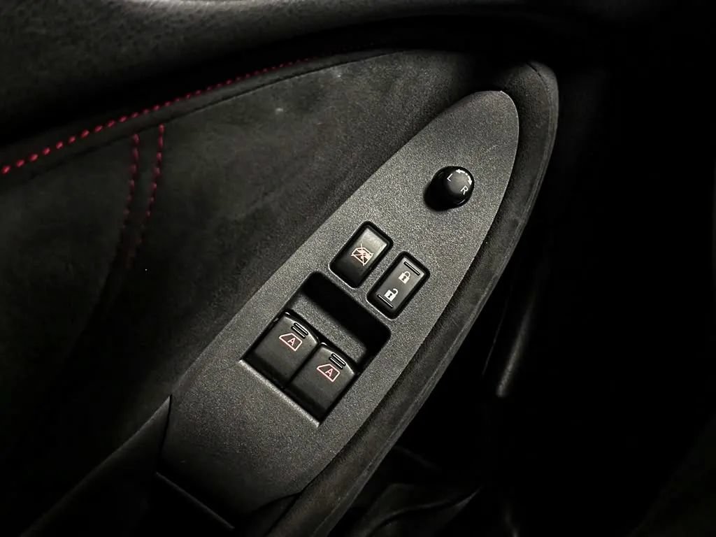 Used 2020 Nissan 370Z Coupe RWD image 17