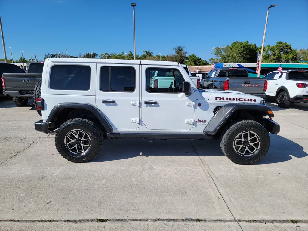 Used 2025 Jeep Wrangler Unlimited Rubicon w/ Convenience Group AWD/4WD image 6