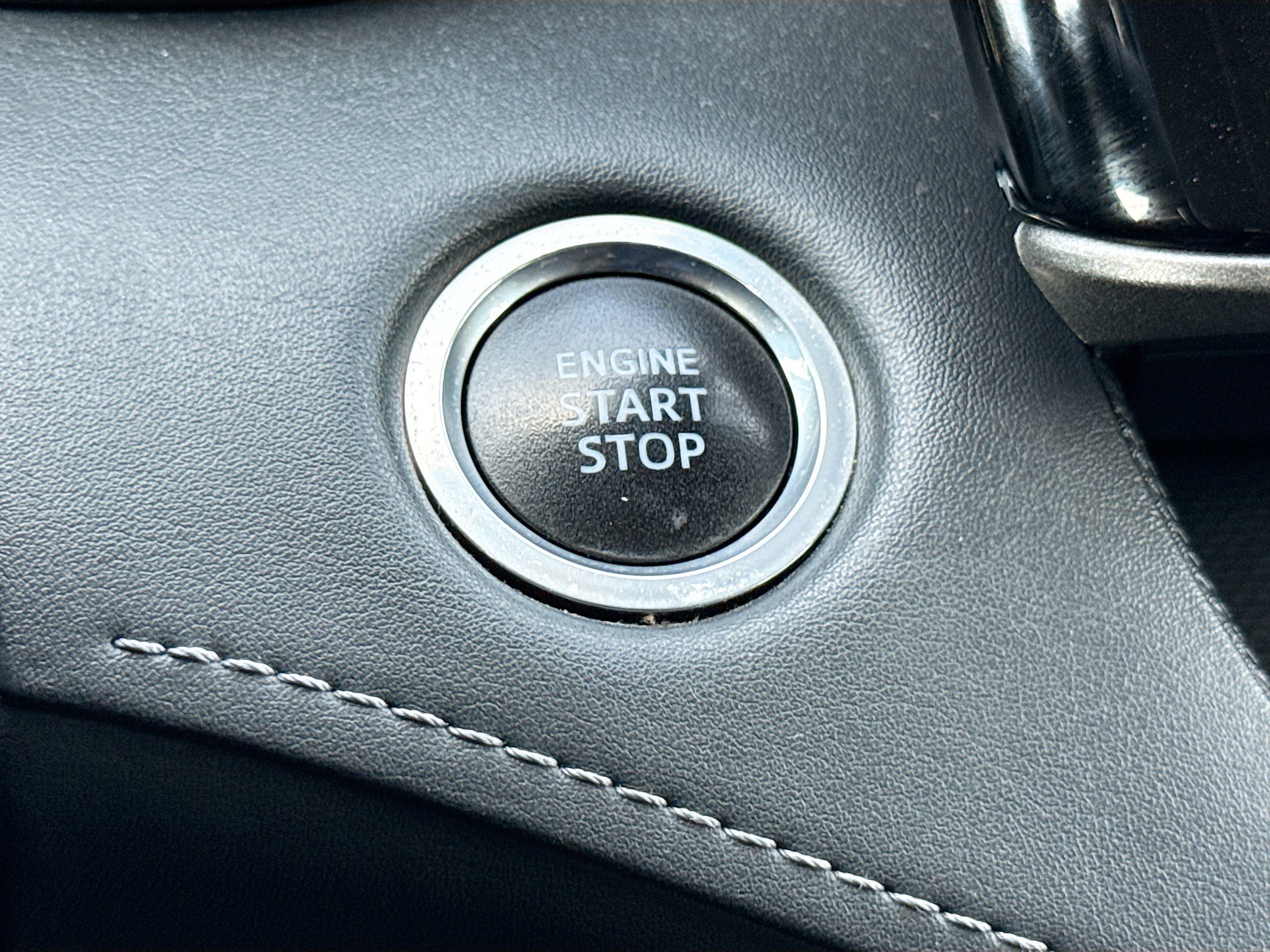 Used 2020 Toyota Highlander LE AWD/4WD image 9