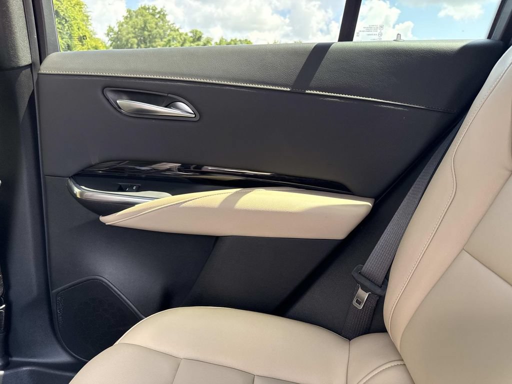 Certified 2024 Cadillac XT4 Luxury w/ Cold Weather Package FWD image 15