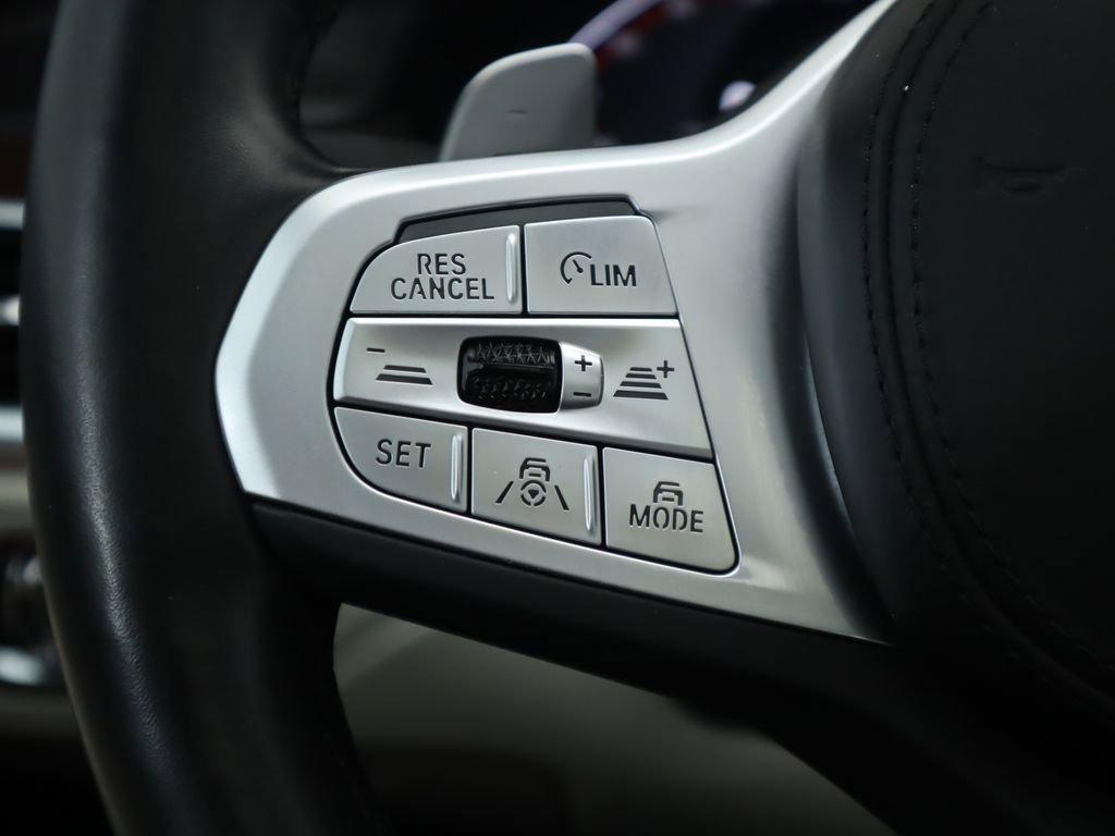 Certified 2022 BMW 750i xDrive w/ Luxury Rear Seating Package image 11