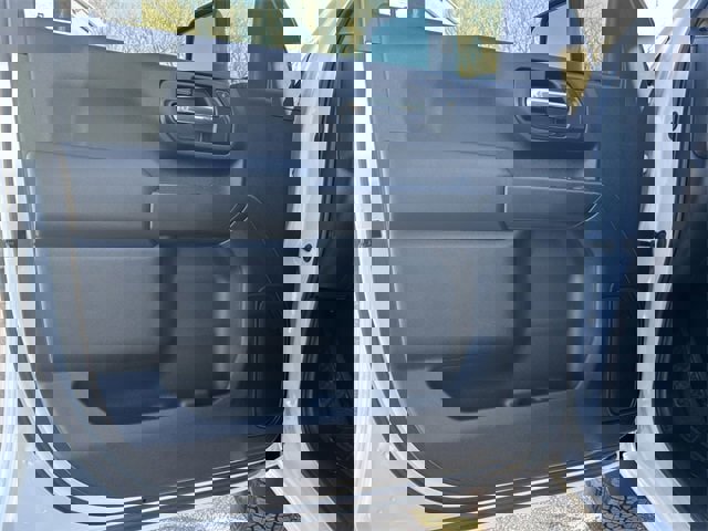 Used 2025 Chevrolet Silverado 2500 Custom w/ Custom Value Package image 18