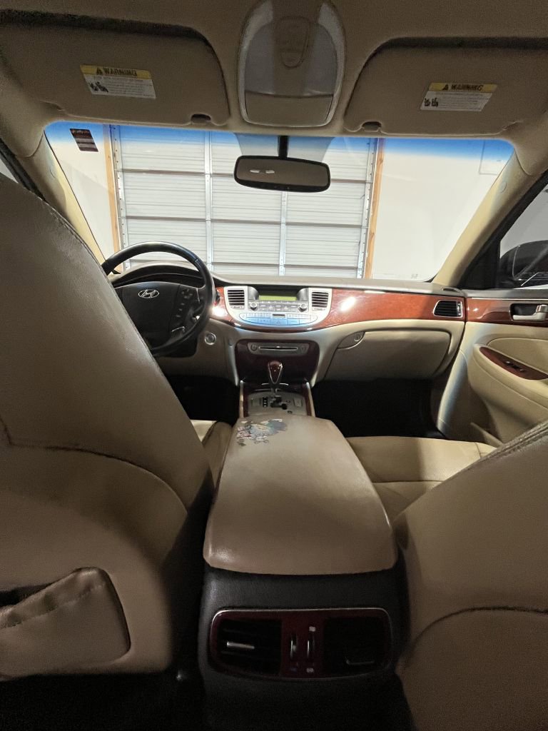 Used 2012 Hyundai Genesis 3.8 image 6