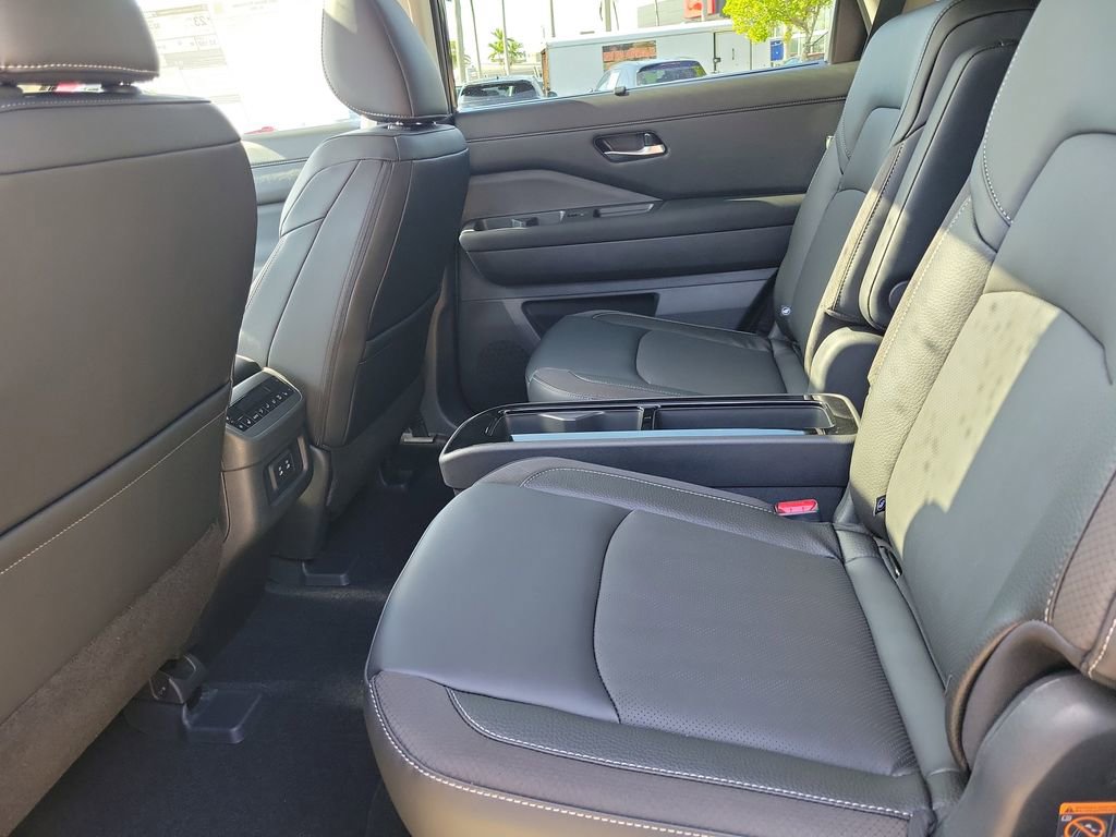 New 2026 Nissan Pathfinder SL image 15