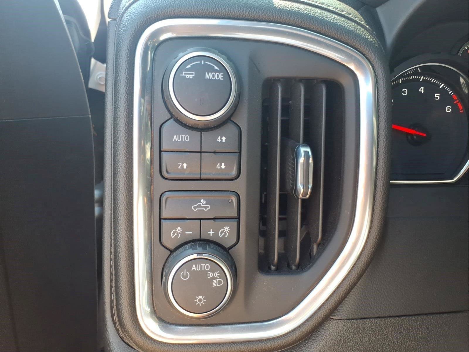 Used 2021 Chevrolet Silverado 1500 LT AWD/4WD image 19