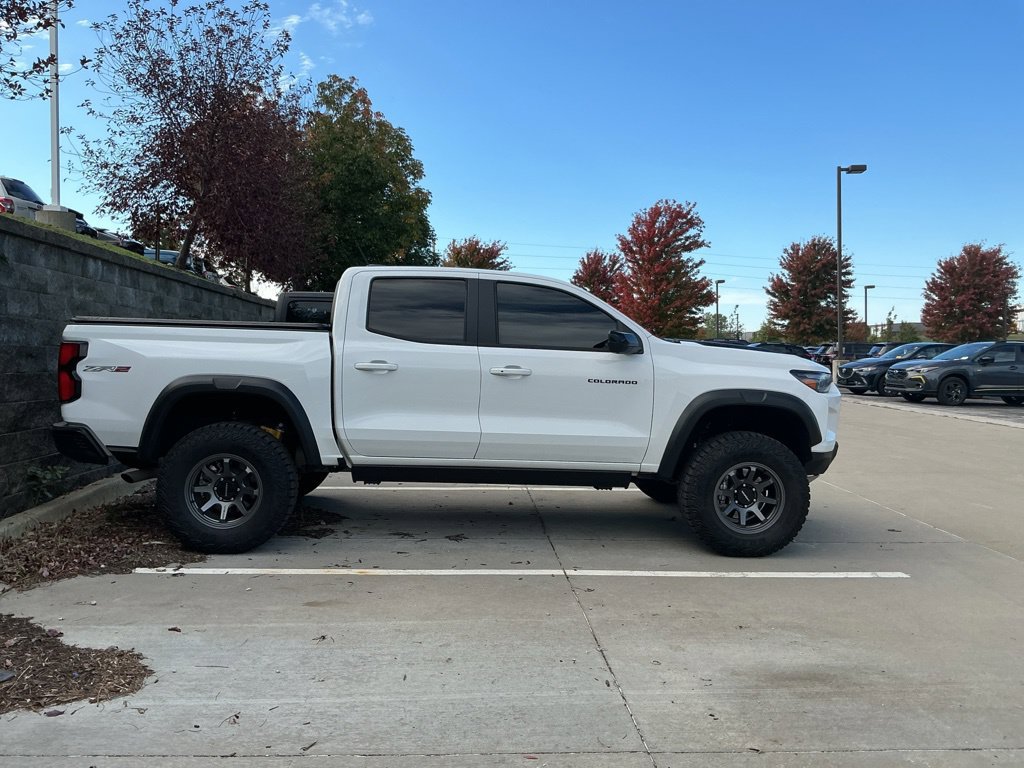 Used 2026 Chevrolet Colorado ZR2 w/ Technology Package AWD/4WD image 13