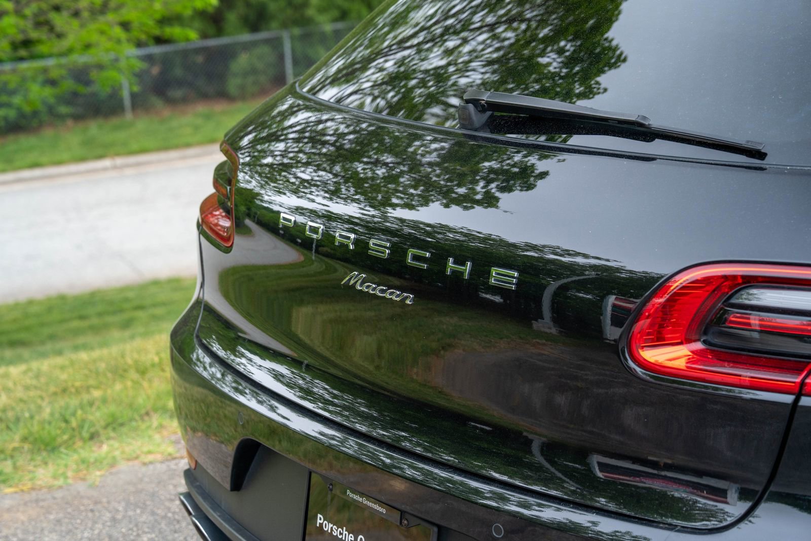 Used 2018 Porsche Macan Sport Edition AWD/4WD image 15