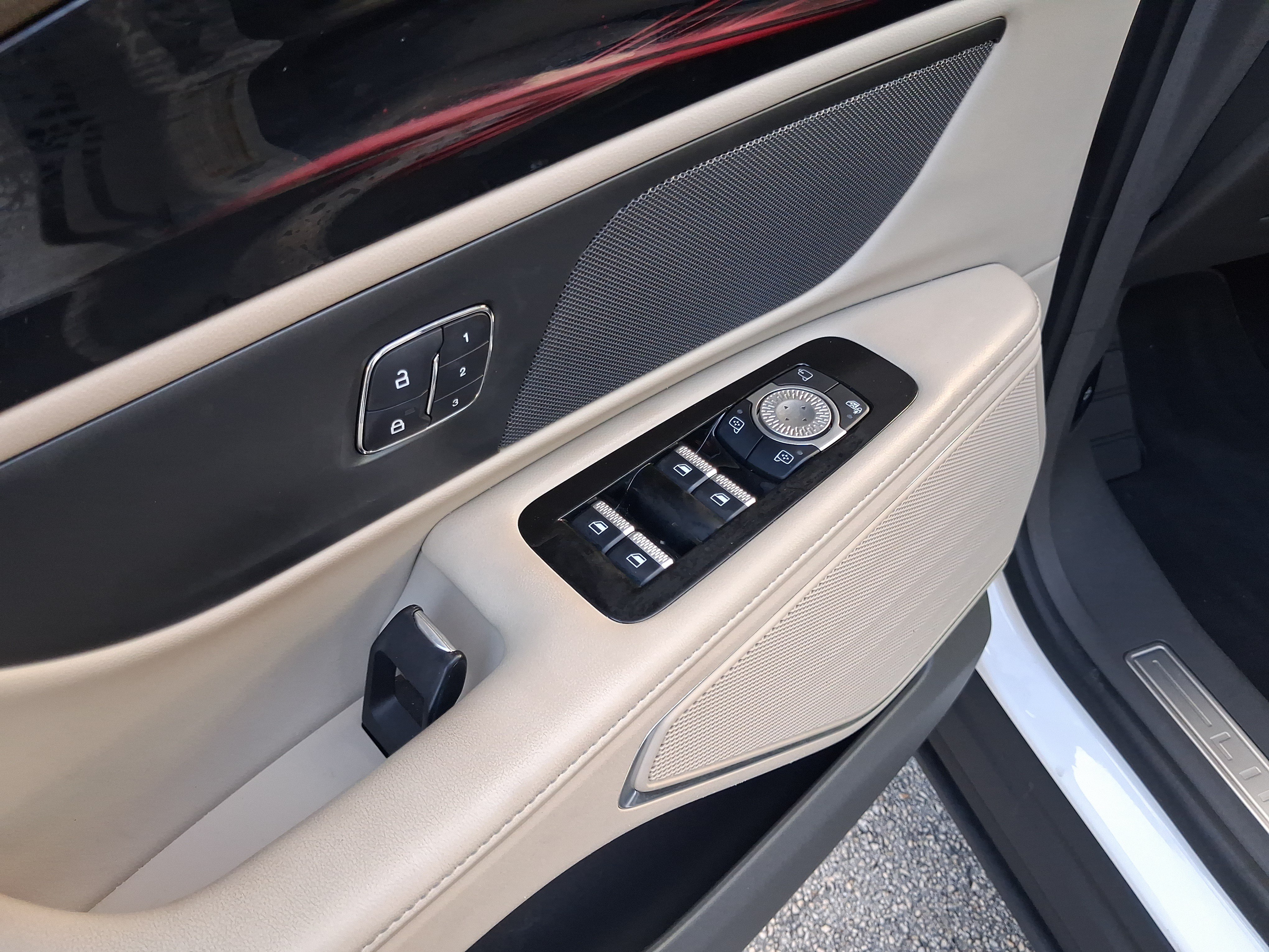 Used 2024 Lincoln Nautilus Reserve AWD/4WD image 14