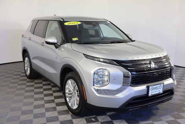 Used 2025 Mitsubishi Outlander ES video 1