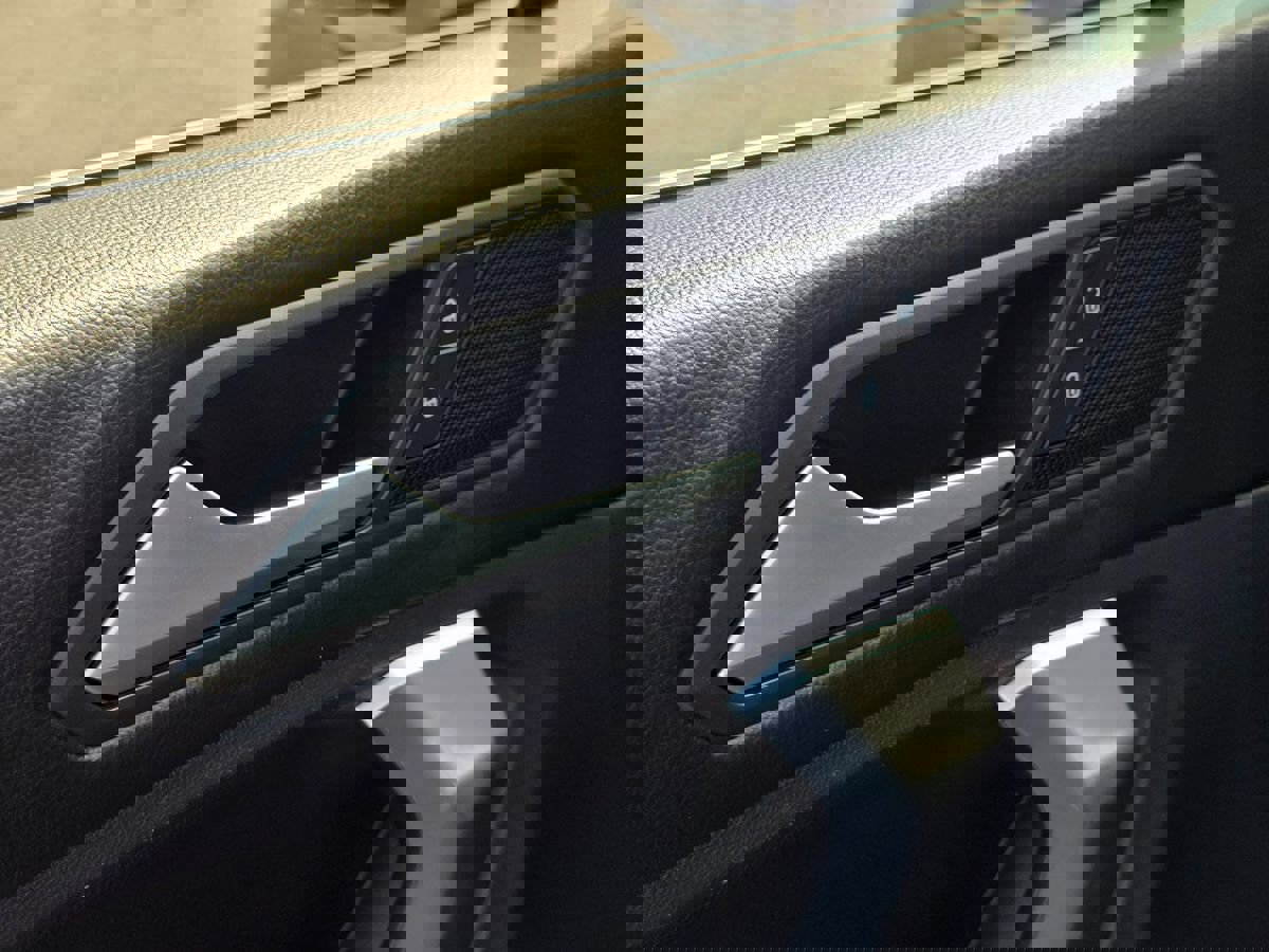 Used 2020 Volkswagen Tiguan SE w/ Panoramic Sunroof Package image 24