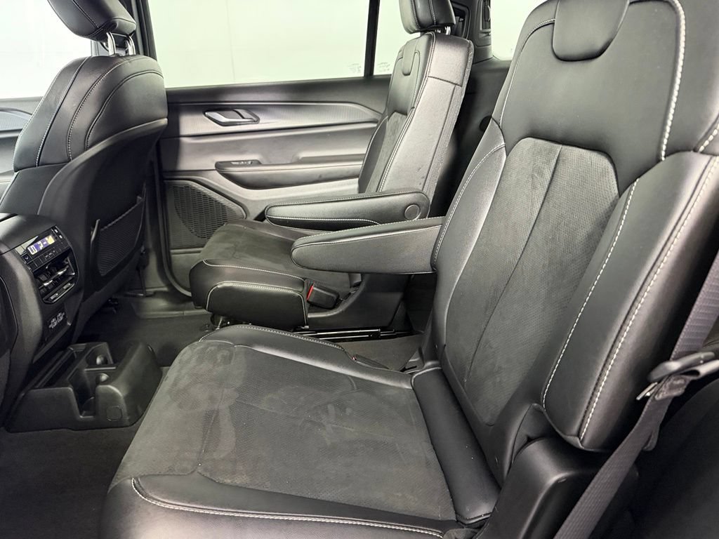 Used 2024 Jeep Grand Cherokee L Altitude RWD image 19