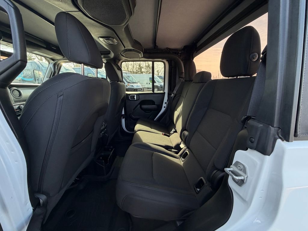 Used 2022 Jeep Gladiator Willys image 19