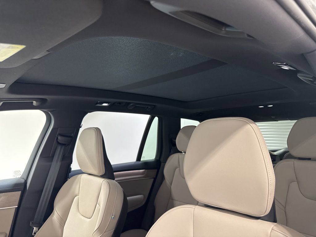New 2026 Volvo XC90 T8 Plus w/ Protection Package Premier AWD/4WD image 16