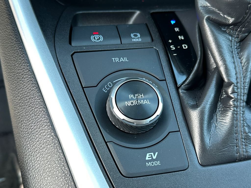 Used 2024 Toyota RAV4 LE AWD/4WD image 31