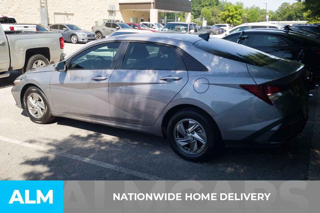 Certified 2025 Hyundai Elantra SE FWD image 4