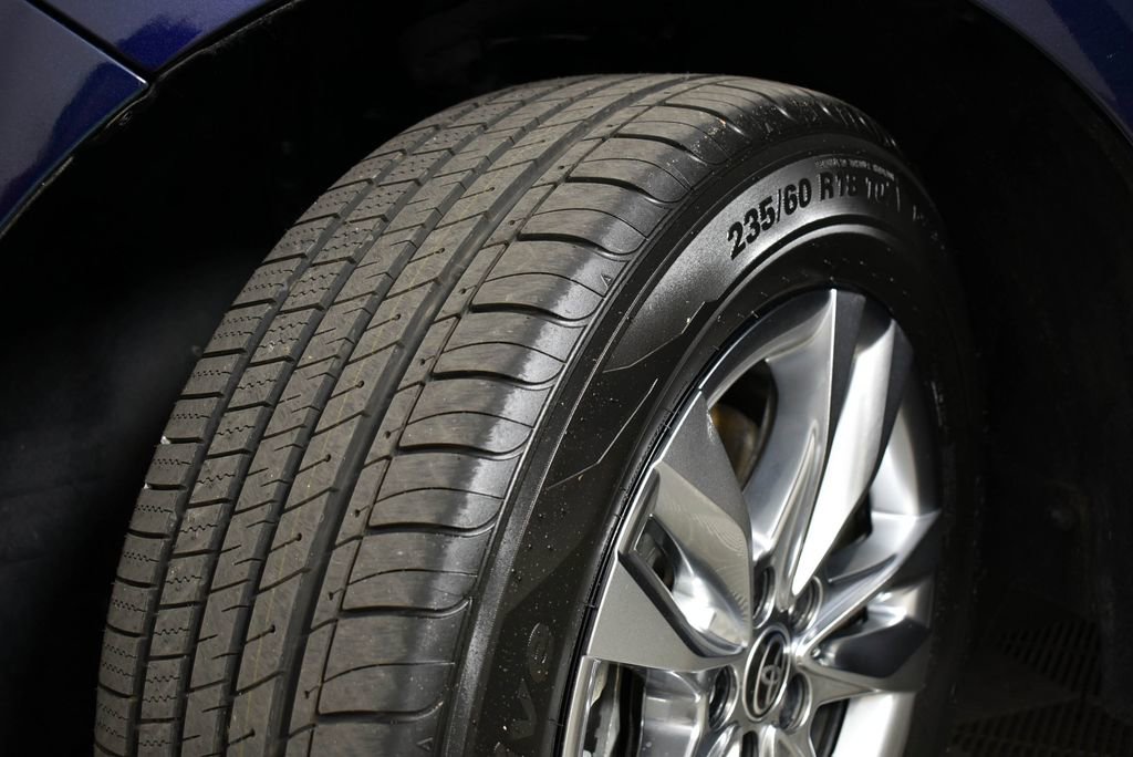 Used 2021 Toyota Sienna Limited image 8