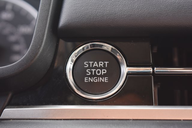 Used 2025 Mitsubishi Outlander SE FWD image 30