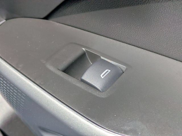 New 2026 Chevrolet Trax RS w/ Sunroof Package FWD image 32