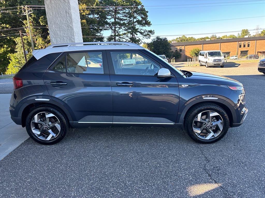 Used 2022 Hyundai Venue Limited FWD image 20