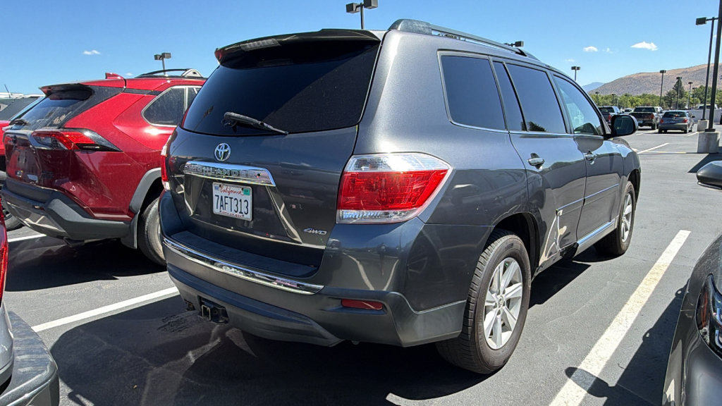 Used 2013 Toyota Highlander SE AWD/4WD image 2