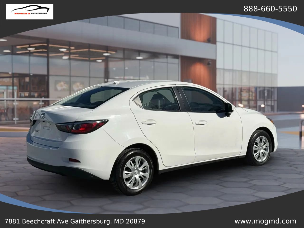 Used 2019 Toyota Yaris L image 12