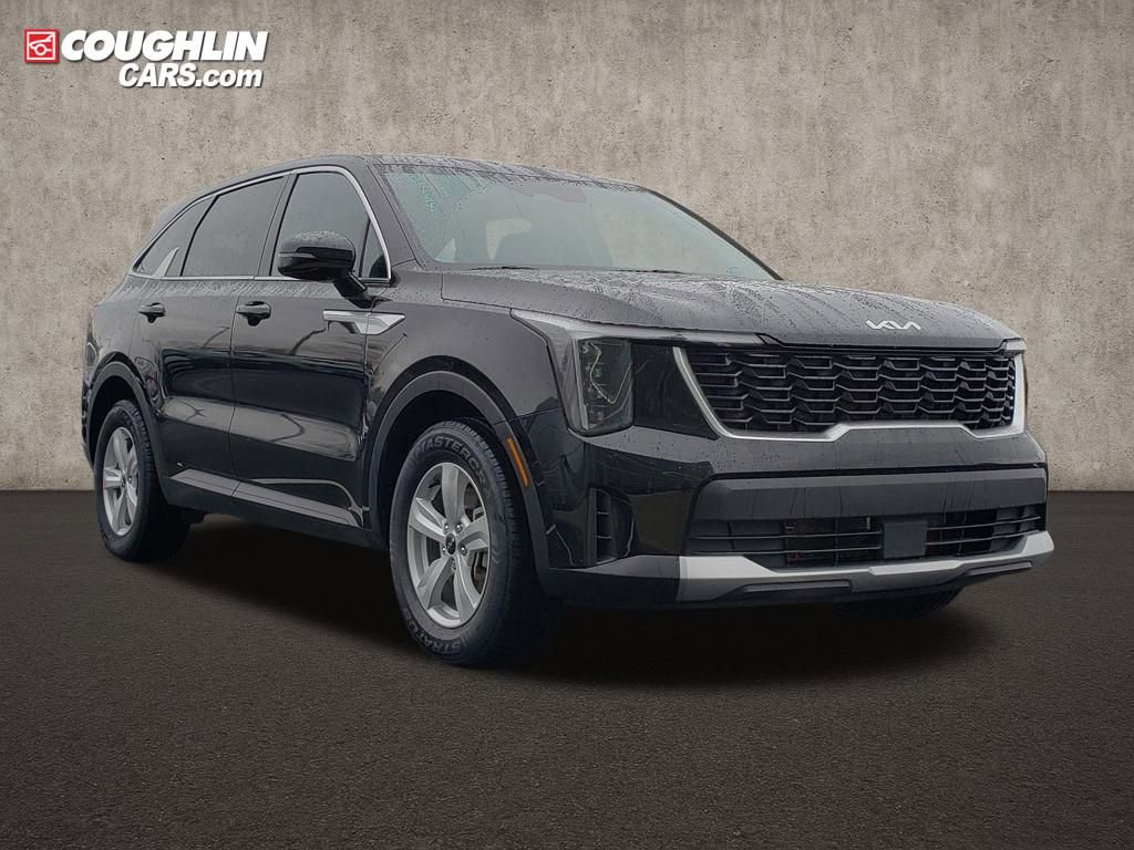 Used 2024 Kia Sorento LX image 1