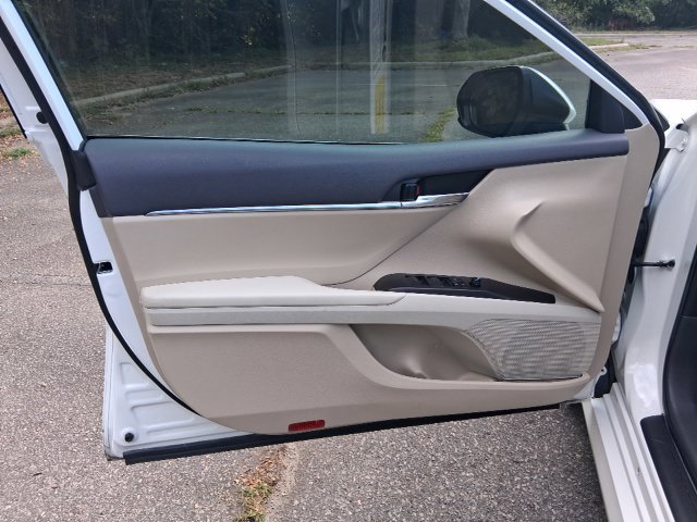 Used 2023 Toyota Camry LE FWD image 11