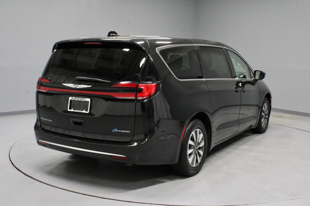 Used 2023 Chrysler Pacifica Touring-L FWD image 10