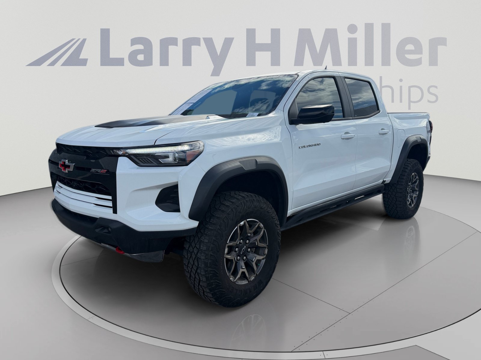 Used 2024 Chevrolet Colorado ZR2 w/ Technology Package AWD/4WD image 1