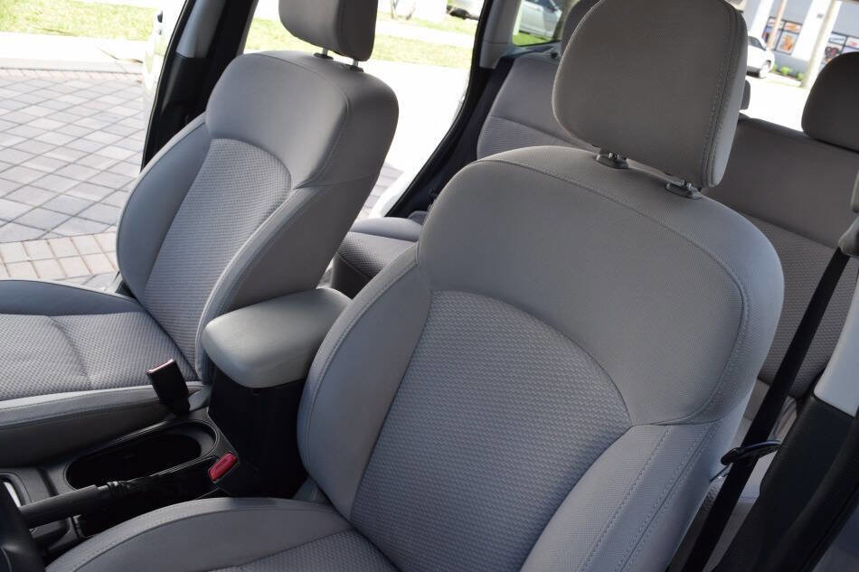 Used 2015 Subaru Forester 2.5i Premium w/ All-Weather Package AWD/4WD image 36