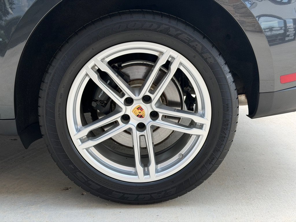 Used 2023 Porsche Macan AWD/4WD image 17