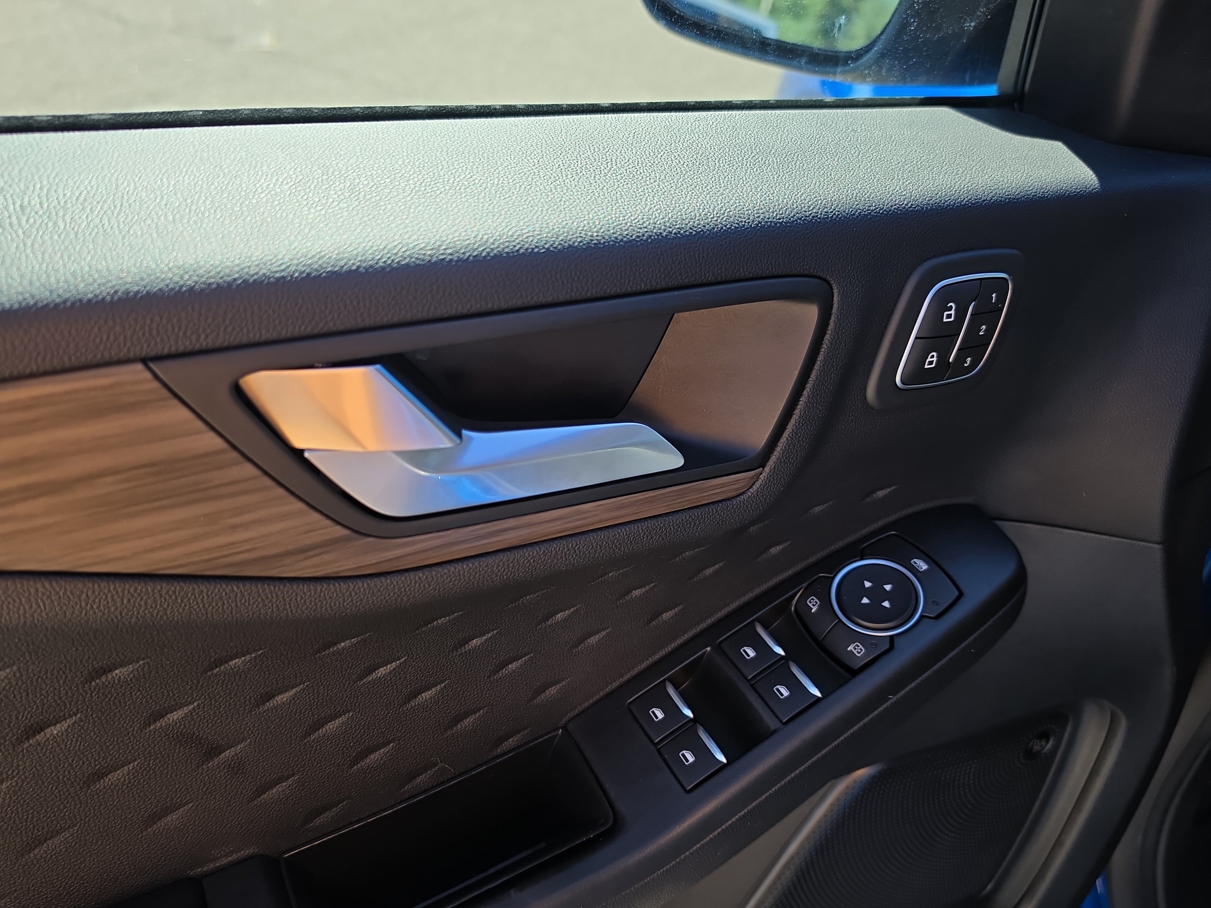 Used 2020 Ford Escape Titanium FWD image 19