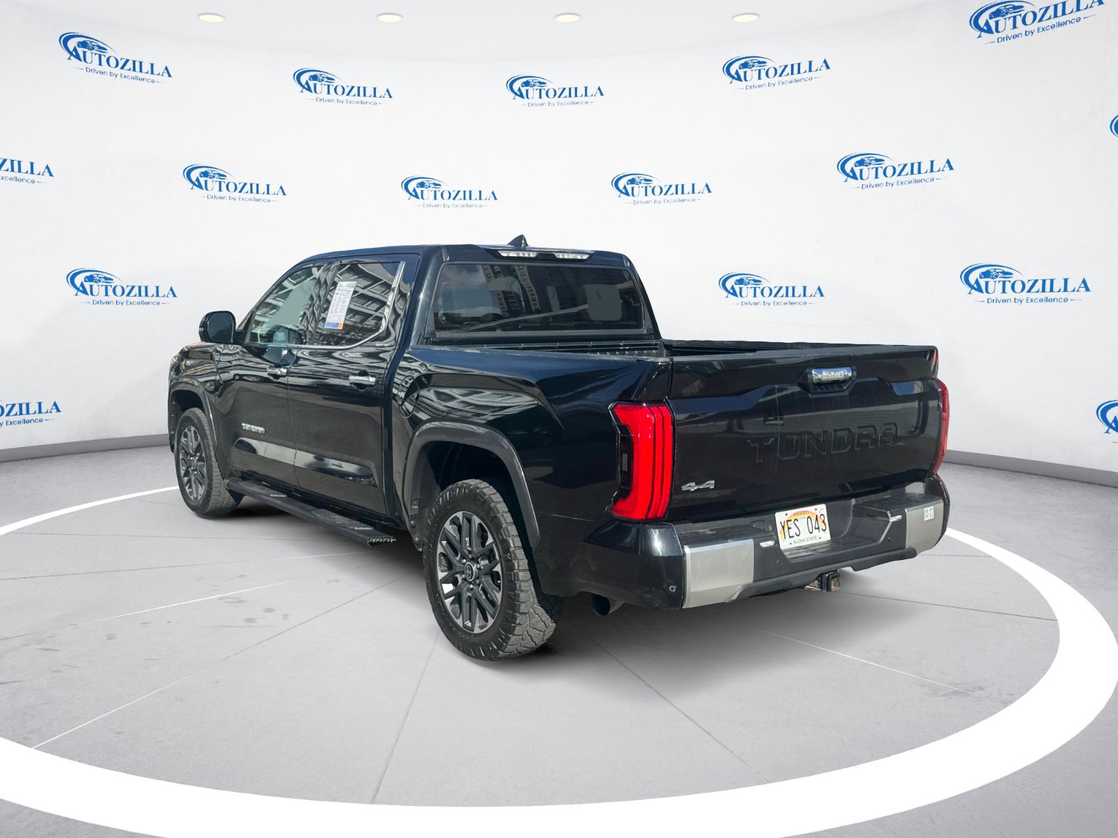 Used 2024 Toyota Tundra Limited w/ Power Package image 3