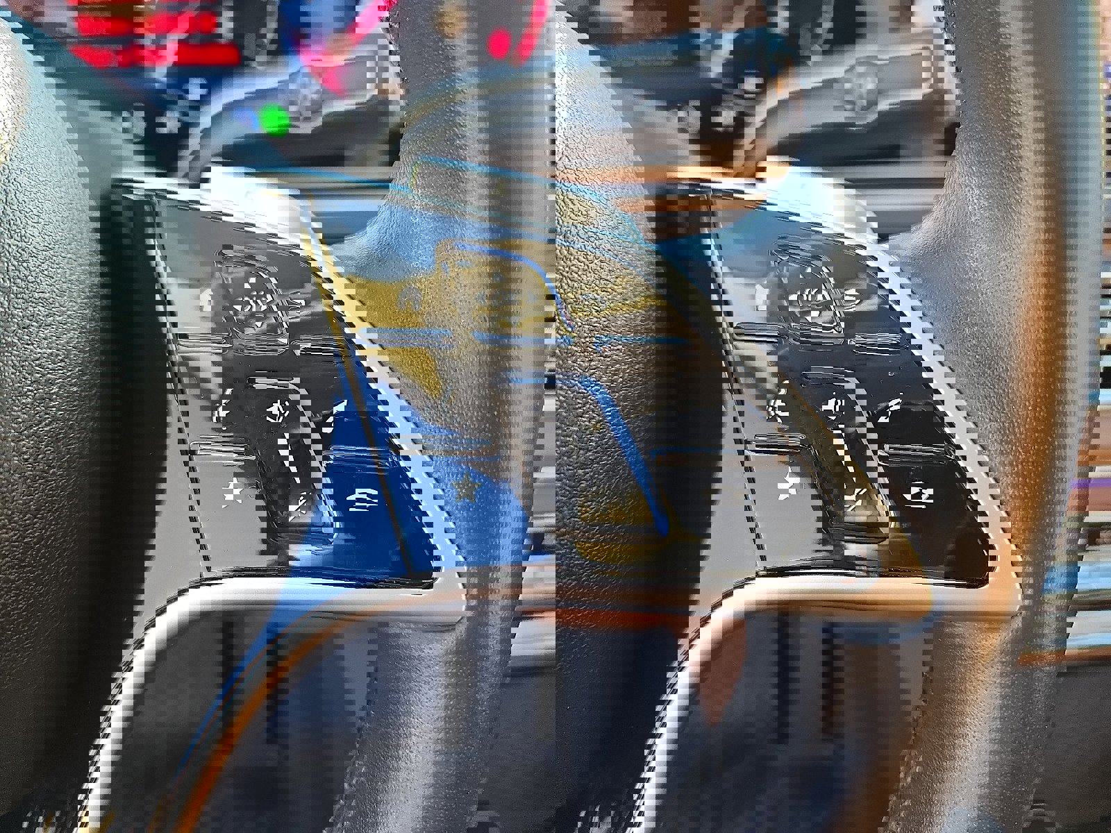 Used 2024 Mercedes-Benz GLE 350 4MATIC w/ AMG Line Exterior image 24