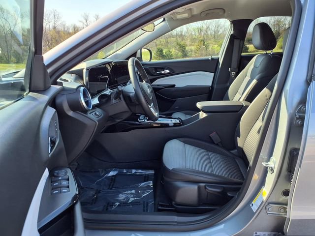 Used 2025 Chevrolet Trax LT w/ LT Convenience Package FWD image 74