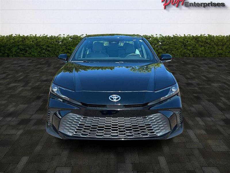 Used 2025 Toyota Camry SE image 4