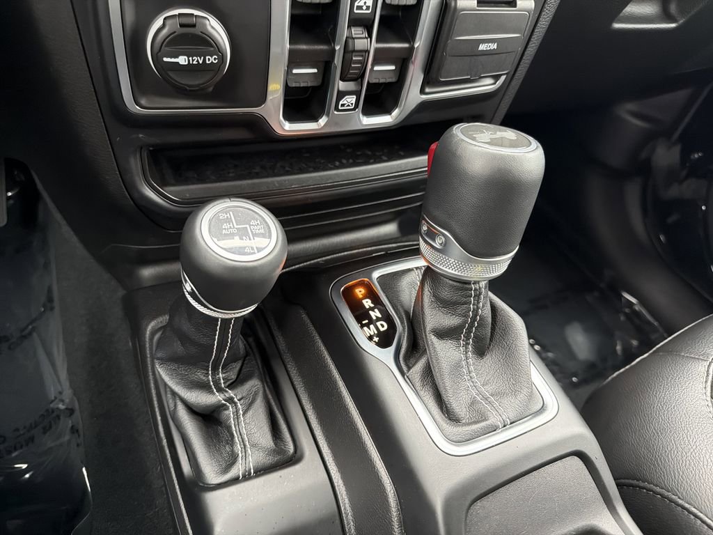 Used 2023 Jeep Wrangler Unlimited Sahara w/ Cold Weather Group AWD/4WD image 26