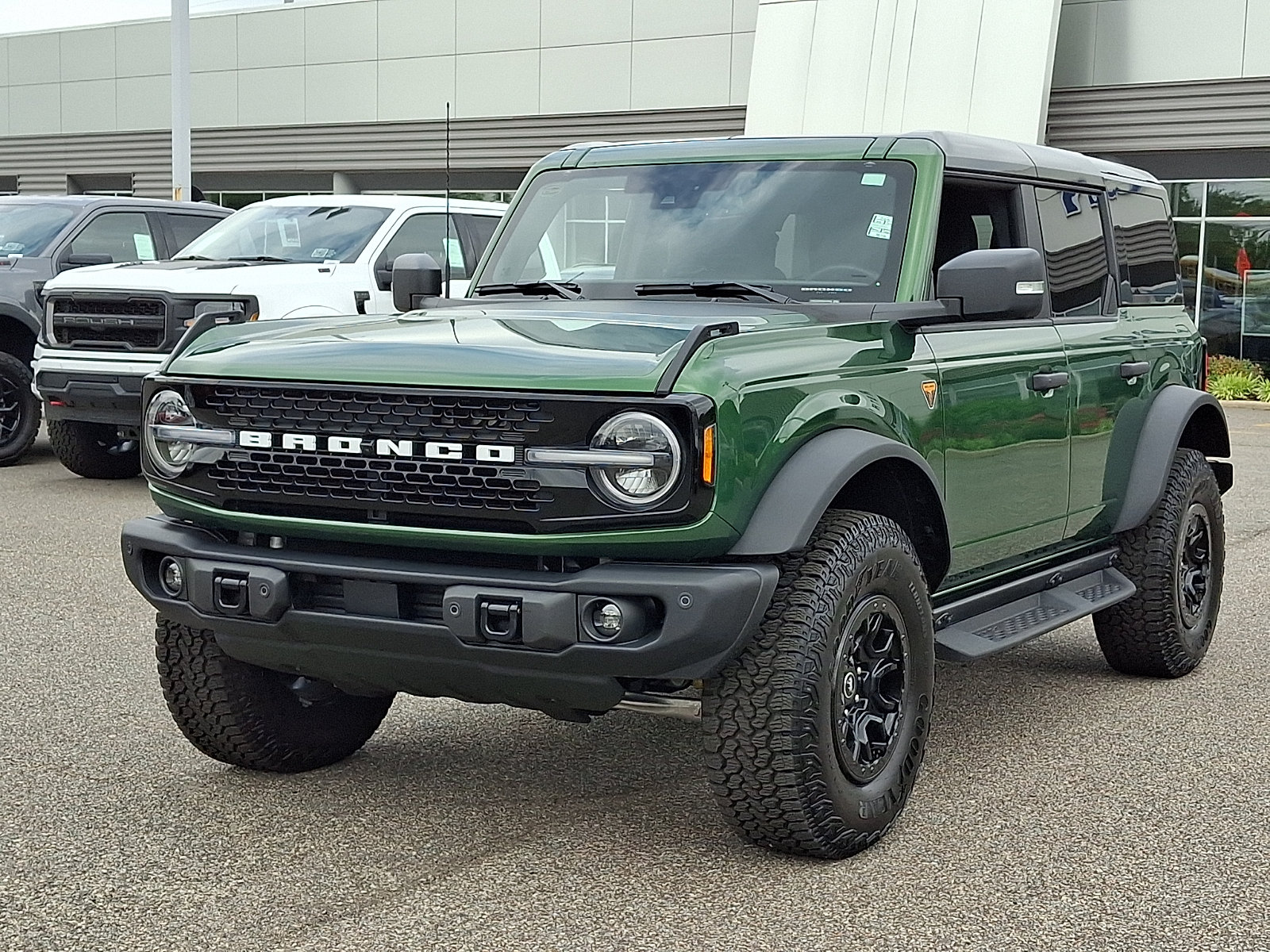 Certified 2025 Ford Bronco Badlands AWD/4WD image 4